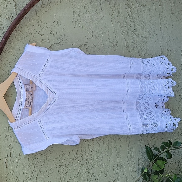 Life Style Tops - Crochet Embroidered White Ladies Blouse Size Medium